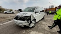Elazığ’da minibüs ile otomobil çarpıştı: 5 kişi yaralandı