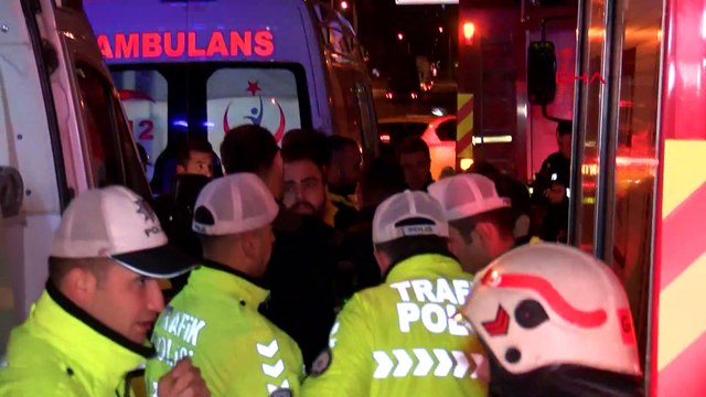 Zeytinburnu’nda iki otomobil dereye uçtu: 4 kişi dereden çıkarıldı