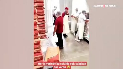 'Her iş yerinde çok çalışkan biri vardır' notuyla paylaşılan o anlar, izlenme rekordu kırdı