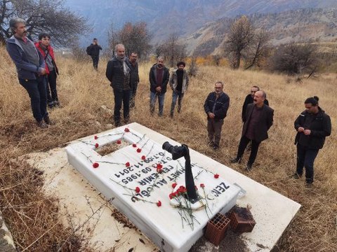 ÖLÜMÜNÜN 11'İNCİ YILINDA DHA MUHABİRİ CEM EMİR, MEZARI BAŞINDA ANILDI