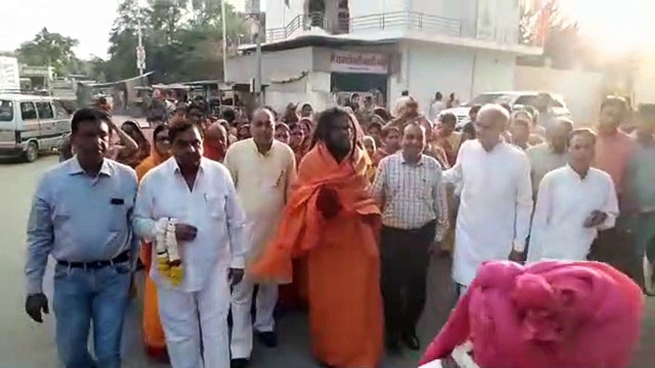 पंच कुंडीय महायज्ञ को लेकर निकाली कलश यात्रा