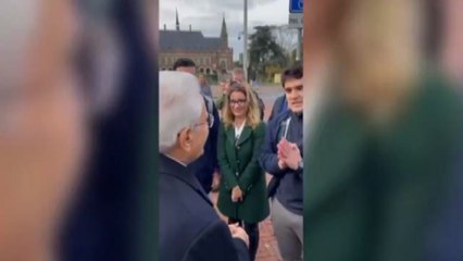 Mattarella a L'Aia saluta studenti: "Grazie per quanto fate qui"