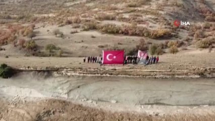 Gençler zirveye tırmanıp, Atatürk'ü andı