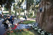 Karşıyaka'da Zübeyde Hanım'ın Anıt Mezarı'na Karanfiller Bırakıldı