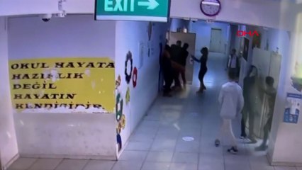 Şırnak'ta öğrencinin ağabeyleri öğretmeni dövdü! O anlar kamerada