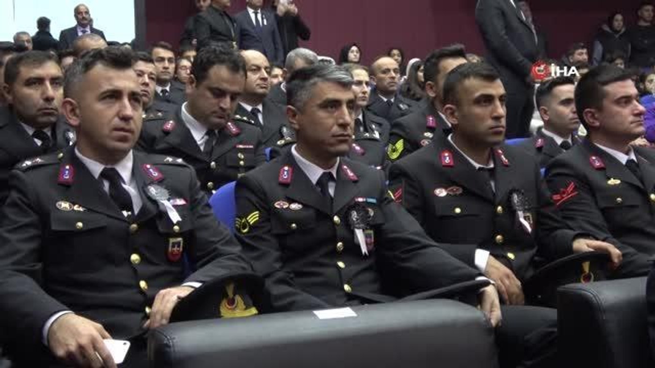 10 Kasım programına katılan öğrenci gözyaşlarına hakim olamadı