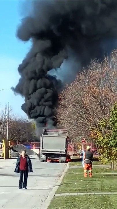 Incendie camion La Prairie (Gracieuseté - Sarah-Elizabeth Meehan)