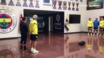 Jorge Jesus ve Fenerbahçeli futbolcular saat 9'u 5 geçe böyle saygı duruşunda bulundu