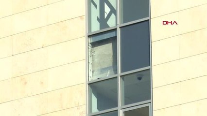 İSTANBUL ? BEYOĞLU'NDA SİLAHLA ATEŞ AÇTI, KURŞUNLAR ÖĞRENCİ YURDUNA İSABET ETTİ