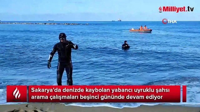 Kırmızı ışıkta bekleyen kamyona çarpan otomobil kağıt gibi ezildi