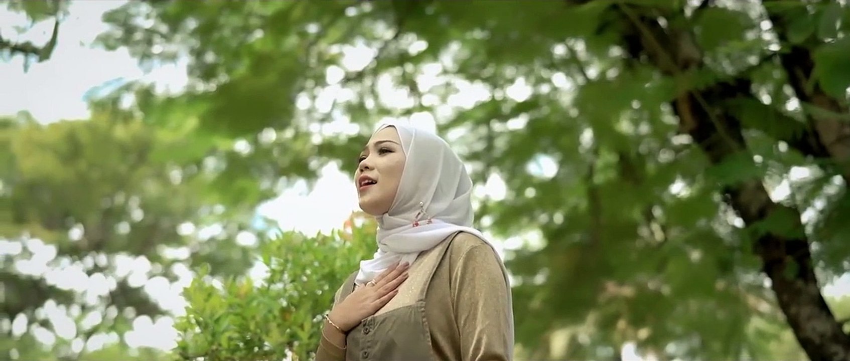 Fauzana - Lah Manyuruak Tampak Juo (Official Music Video)