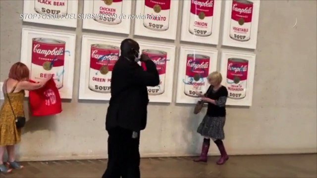 Activistas medioambientales australianos se pegaron a obra de Warhol