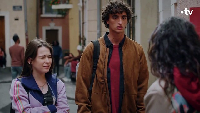 Plus Belle la Vie - Betty assume au grand jour ses sentiments pour Kilian