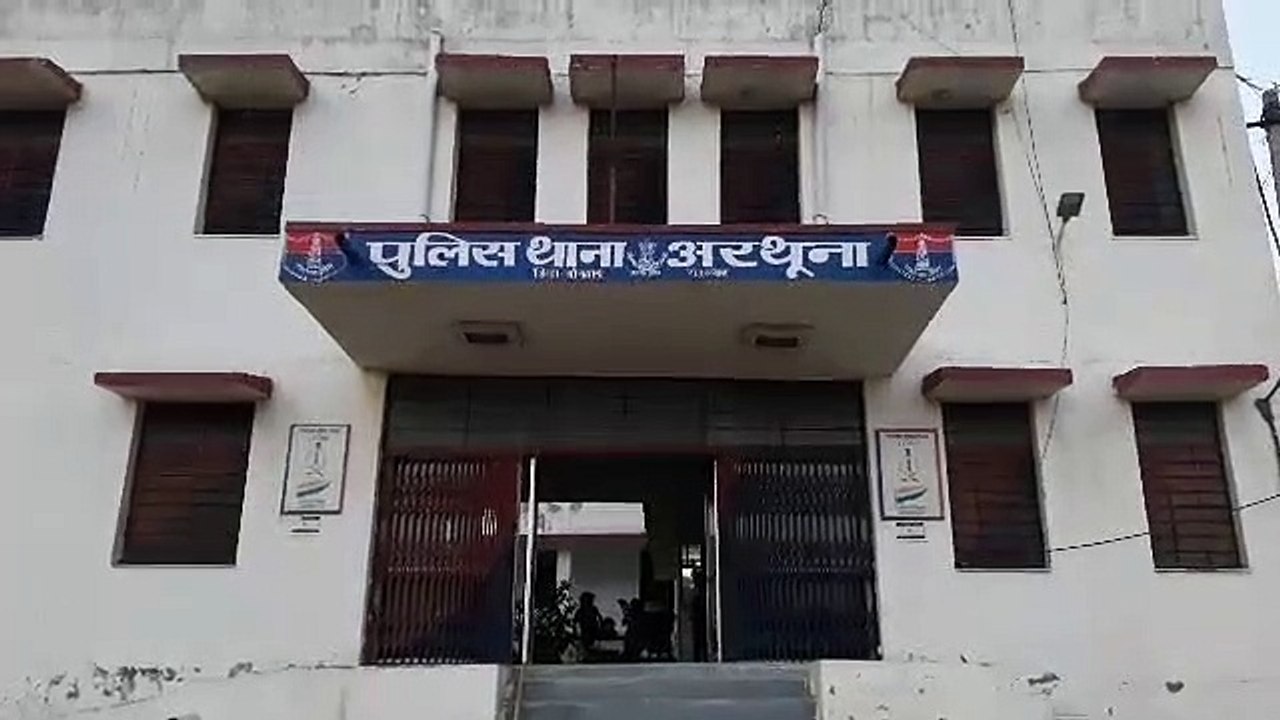 स्कूल बस अनियंत्रित होकर पलटी, चार बच्चे जख्मी