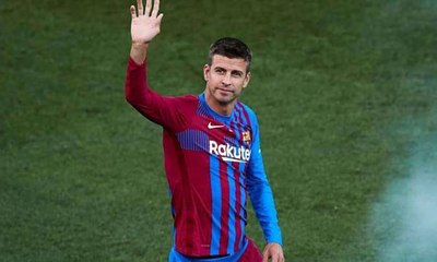 بيكيه يعلن اعتزاله كرة القدم