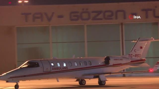Umrede rahatsızlanan 2 Türk vatandaşı ambulans uçakla Türkiye'ye getirildi