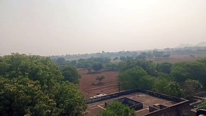 किसानों को नहीं मिल रही है खाद और बिजली