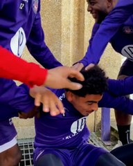 فرحة صاحبها سجود للمغربي زكريا أبو خلال بعد استدعائه للمشاركة في كأس العالم