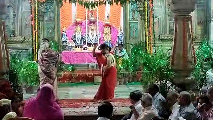 चांदपोल बाजार स्थित मंदिर रामचंद्रजी मंदिर में पुष्प वाटिका