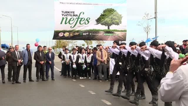 Milli Ağaçlandırma Günü'nde fidanlar toprakla buluşturuldu
