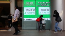 La Bolsa de Hong Kong rebota un 7,74 % tras ajuste de cuarentenas en China