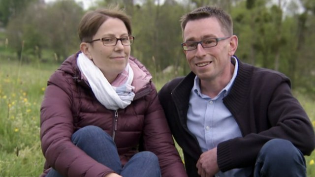 Voici - L’amour est dans le pré : Hervé dévoile un changement de look radical, Stéphanie adore