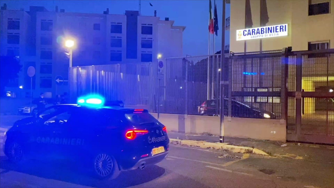 Ostia, blitz all’alba nei “Lotti” di Ostia. 20 persone in manette
