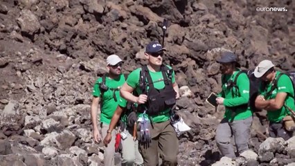 Астронавты ищут камни на Канарах