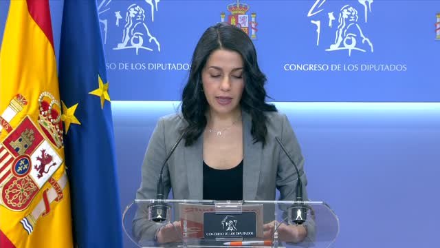 Arrimadas acusa a Sánchez de apadrinar el próximo golpe de Estado y anima a Feijóo a presentar una moción de censura