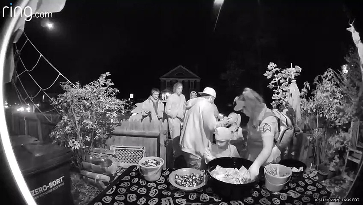 Greedy Dad Gets Called Out Taking Handfuls of Candy