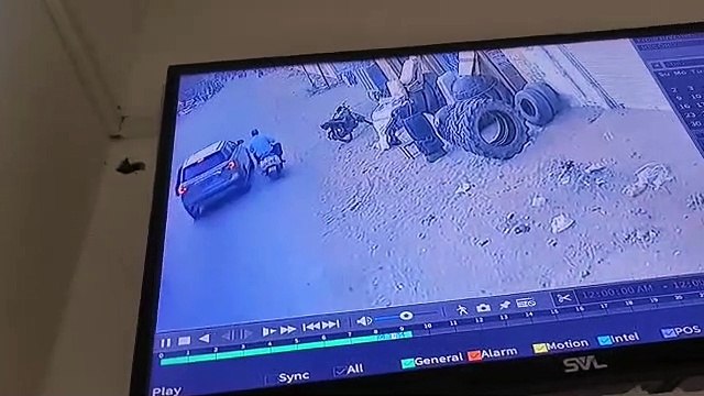 81 lakh Rs robbery : व्यापारी से 81 लाख लूटे, गोली मारकर भागे, देखें लाइव वीडियो