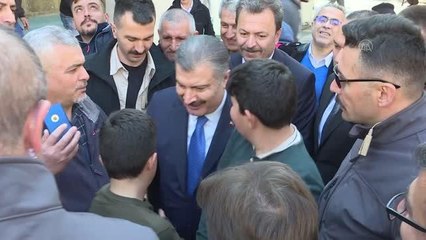 Sağlık Bakanı Koca, Niğde'de esnaf ziyaretinde bulundu, vatandaşla sohbet etti