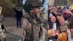 Les Ukrainiens entrent dans Kherson, les scènes de joie dans la ville libérée