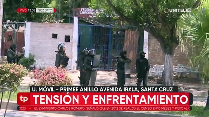 Policías resguardan instalaciones de la Fsutcb y lanzan gases contra protestantes