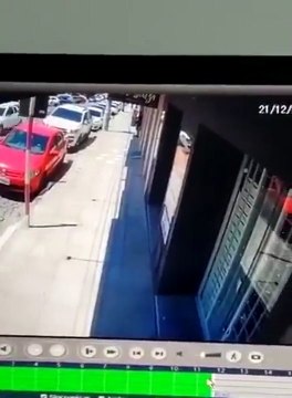 Quand tu regardes pas devant toi... douloureux