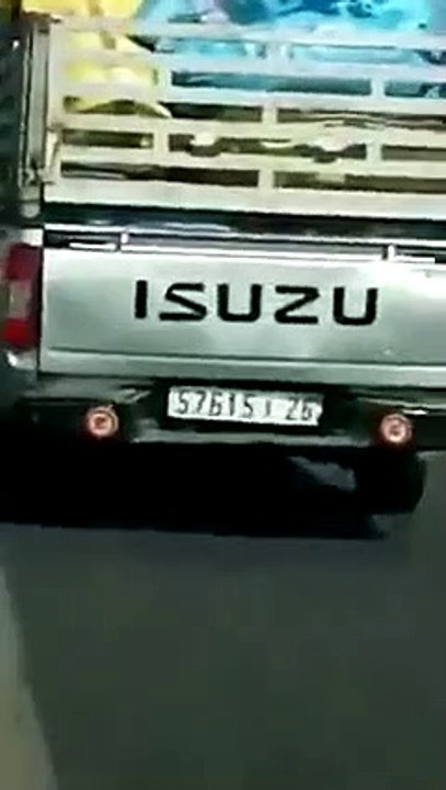 أجي تشوف مطاردة هوليودية لبيكوب محملة بالخضر بعد ان تمت سرقتها من السوق ..اصحاب البيكوب مزكلوهش.. متداول