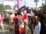 चौरासी विधायक की गाड़ी रोकने का प्रयास, छात्राओं का प्रदर्शन