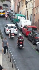 Atasco en la calle Conca de Tremp de Barcelona, viral en TikTok por su pendiente