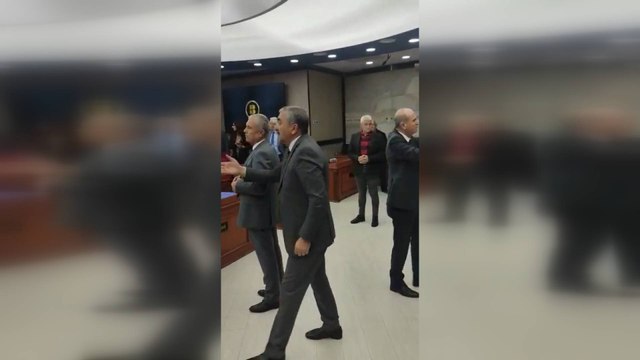 CHP ve İYİ Parti'nin suya yüzde 50 indirim önergesi gündeme alınmadı: Işıkları kapatıp gittiler