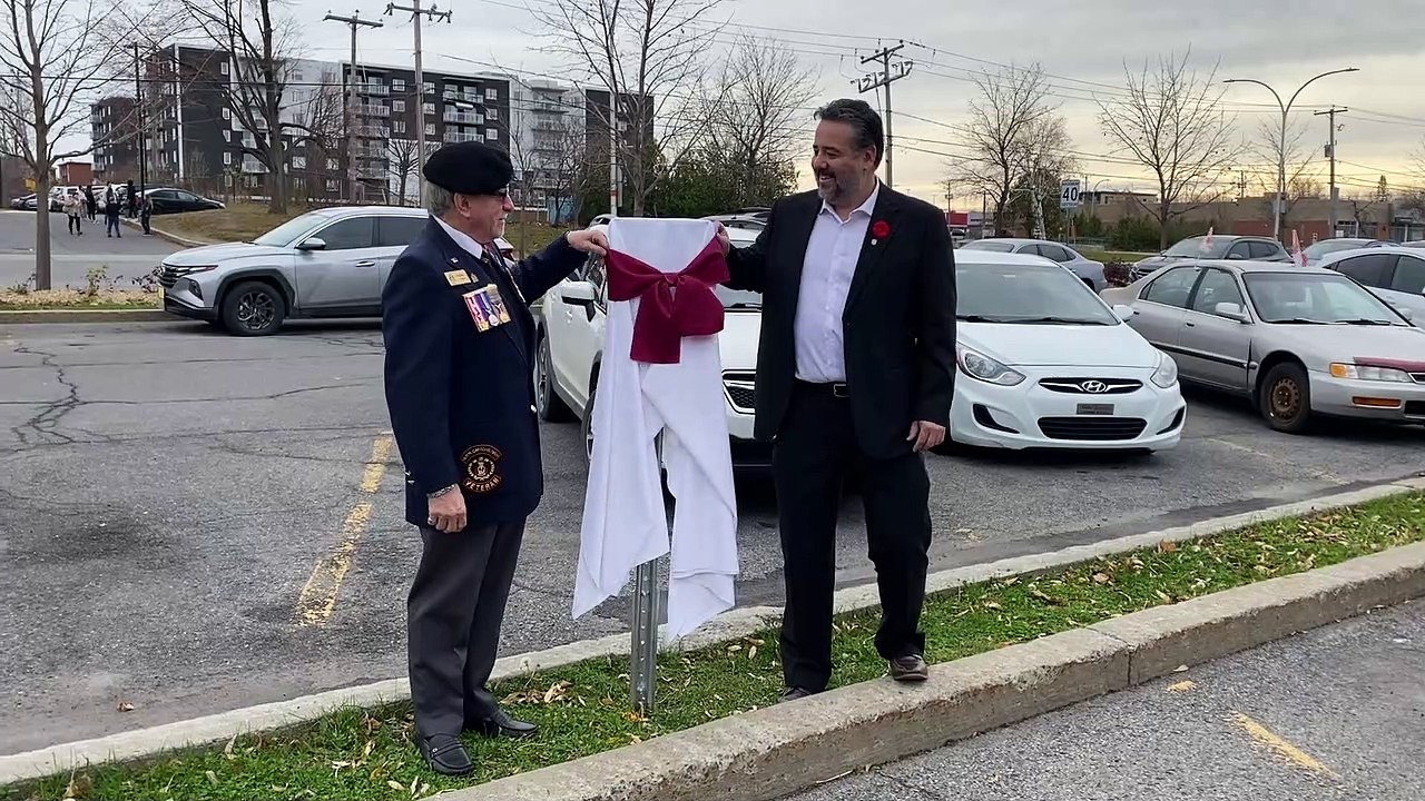 Dévoilement du panneau en l'honneur des vétérans
