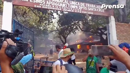 Arde la sede de campesinos del MAS