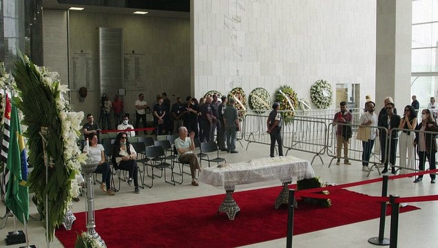Fãs dão último adeus à lenda da música Gal Costa