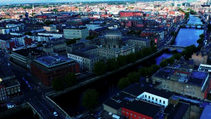 Orelhão virou carregador de carros elétricos? Entenda essa ideia