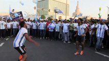 Trabalhadores migrantes marcham em Doha às vésperas da Copa do Mundo