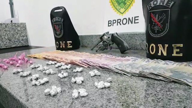 BPRone detém três no Interlagos e tira revólver, crack e cocaína de circulação das ruas de Cascavel