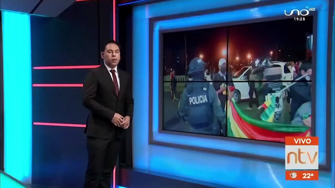 Policía gasifica a vecinos y activistas que intentaban bloquear el puente Cala Cala