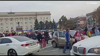 Kherson è libera, la gente festeggia in strada