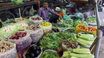 सेब-अनार से भी महंगा बिक रहा मटर