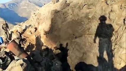 Mağaraya sıkıştırılan teröristler böyle teslim oldu