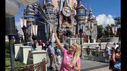 MICHAEL BUBLÉ y LUISIANA LOPILATO en su VIAJE MÁGICO a Disney World en FAMILIA